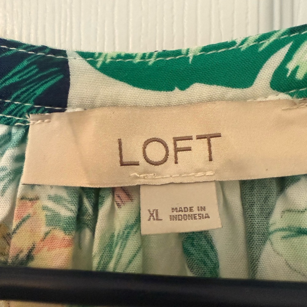Women’s Loft blouse - Picture 2 of 3